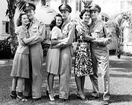 1940-army-gals-dresses-500x399