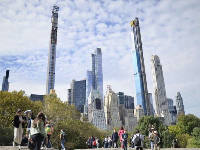 There are now 3 homes that have ever sold for $100 million or more in New York City — and 2 of them were sold this year There are now 3 homes that have ever sold for $100 million or more in New York City — and 2 of them were sold this year