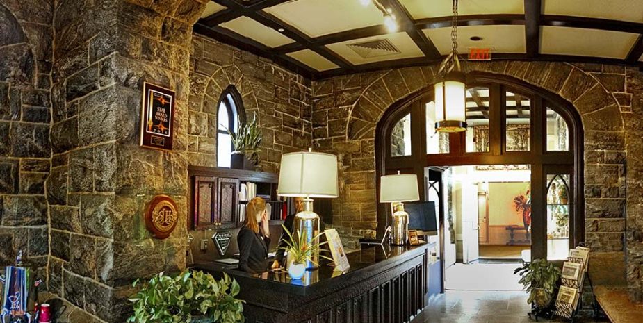 Castle On The Hudson; Romantic Escape From The City (2020) 3 Castle On The Hudson; Romantic Escape From The City (2020) 2
