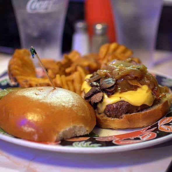 Iconic Ellen's Stardust Diner 3 Iconic Ellen's Stardust Diner 3