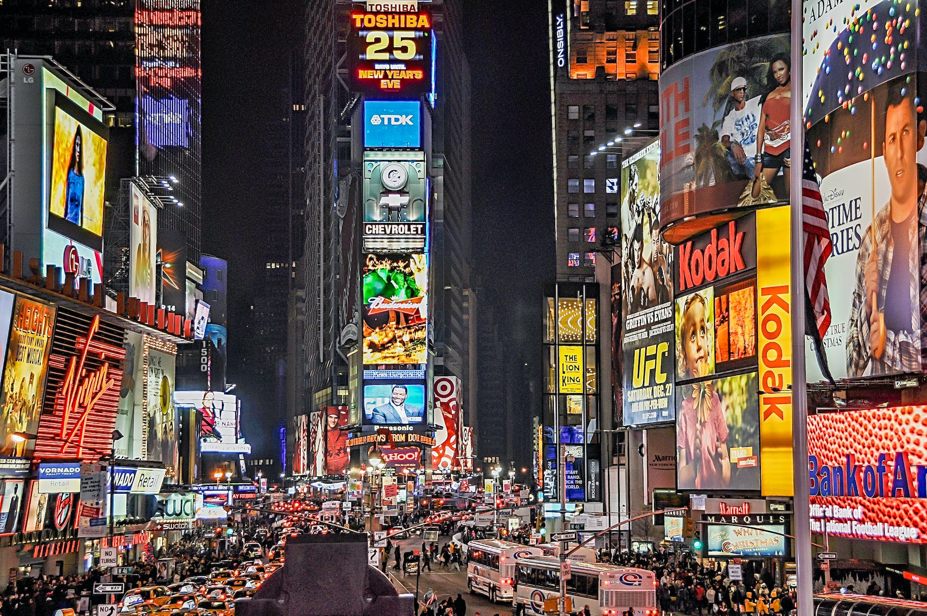 Experience the Magic of Christmas in New York City - Even if You're Alone 3 street lights