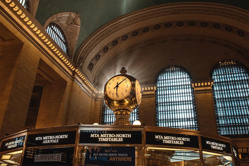 gold analog clock at 10 00