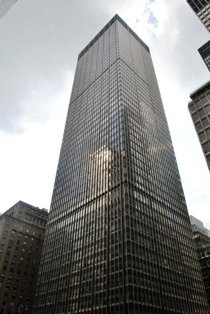 Park Avenue: An Architectural Journey Through New York's Iconic Boulevard 3